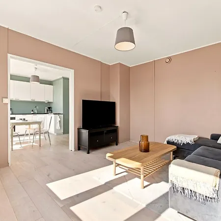 Cozy With Short Distance To The Center Apartment